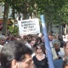 Le début de la manifestation arrive à la Bastille, .. les gens défilent en (...)