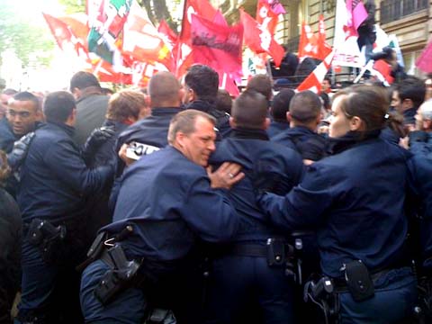 Provocations policières énergiques !!! .. Pas touche aux marchés pour la police instrumentalisée par ce gouvernement .. !!!