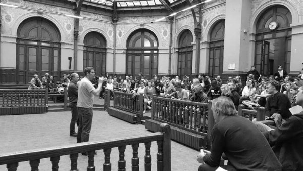 Assemblée générale à la Bourse du travail .. crédit photo Angéline/AgC